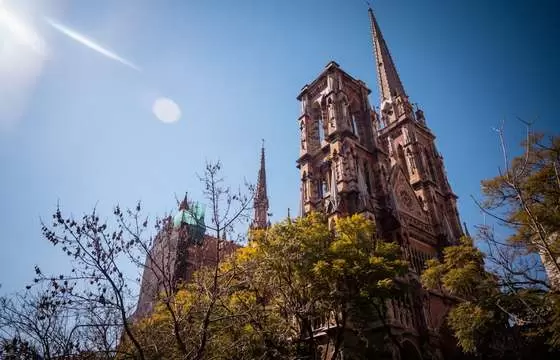 Fachada de una propiedad en venta